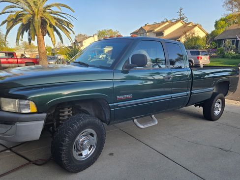 Used 1999 Dodge Ram 2500 Truck 4x4 Quad Cab image 1