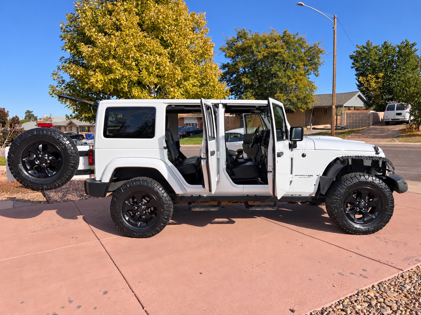 Used 2015 Jeep Wrangler Unlimited Sahara AWD/4WD image 14