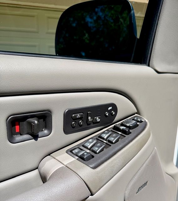 Used 2004 Chevrolet Tahoe Z71 w/ Z71 Preferred Equipment Group AWD/4WD image 13