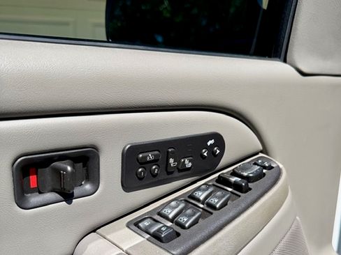 Used 2004 Chevrolet Tahoe Z71 w/ Z71 Preferred Equipment Group AWD/4WD image 13