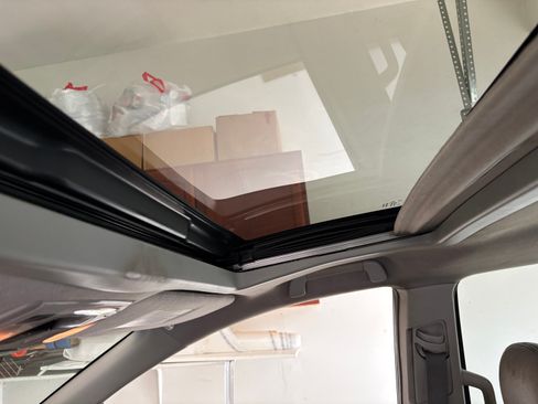 Used 2011 Toyota Sienna XLE w/ Entertainment Pkg FWD image 8