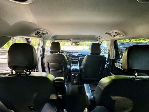 Used 2024 Ford Explorer Limited RWD image 14