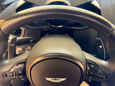 Used 2020 Aston Martin V8 Vantage Coupe image 17