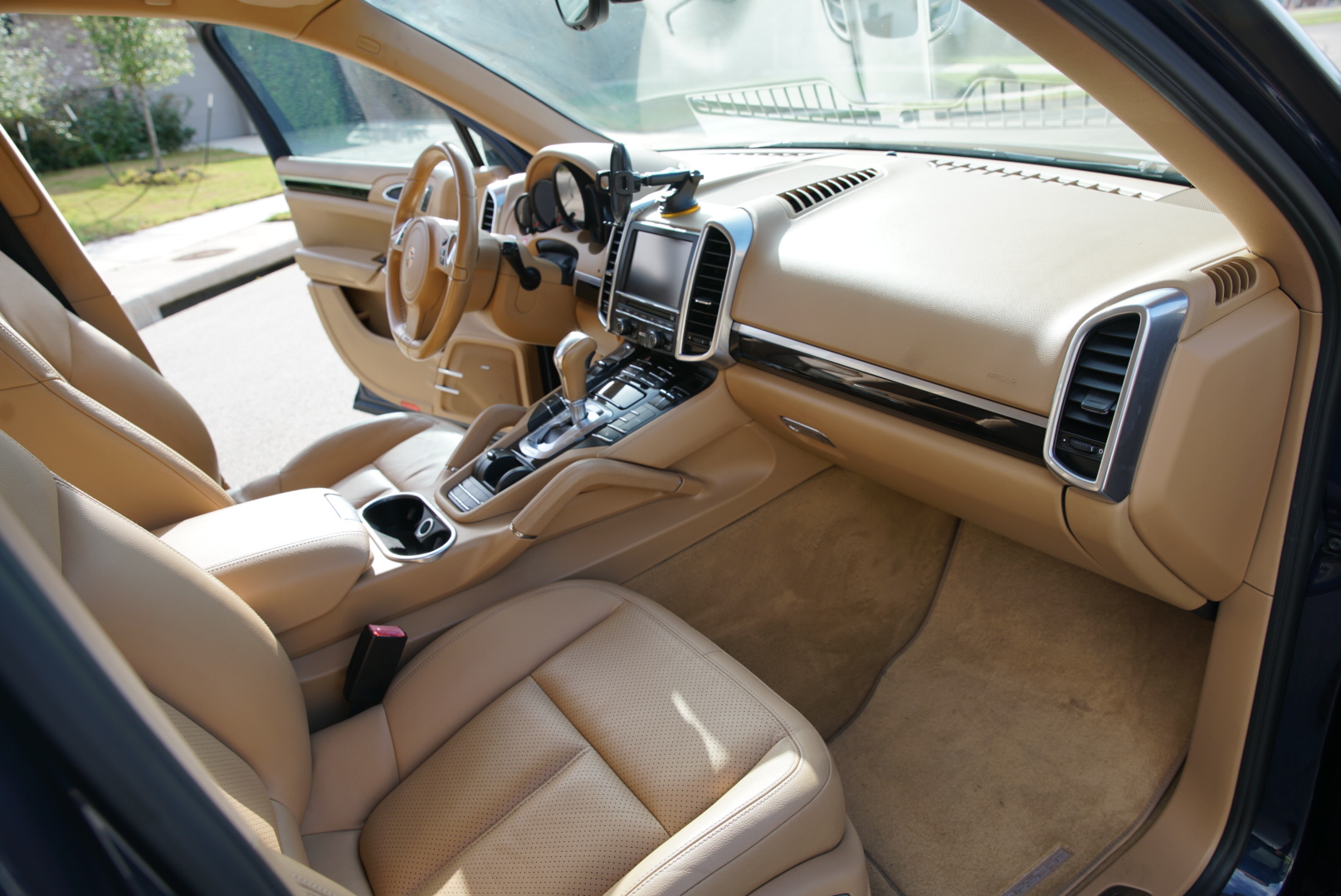 Used 2011 Porsche Cayenne S AWD/4WD image 16