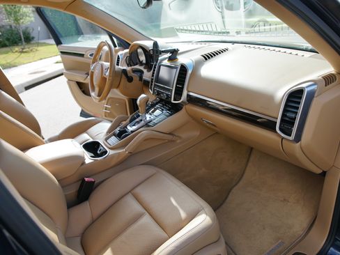 Used 2011 Porsche Cayenne S AWD/4WD image 16