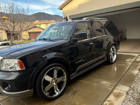 Used 2003 Lincoln Navigator Sport Utility 4D image 2