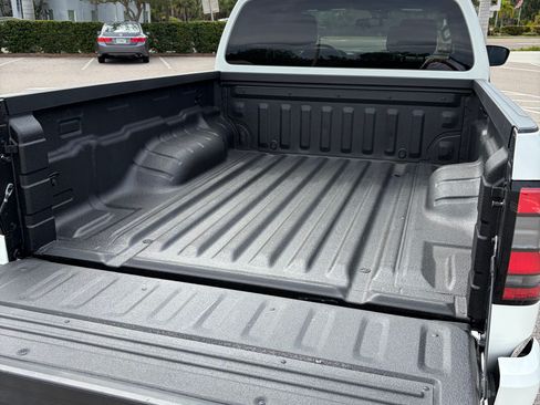Used 2024 Nissan Frontier SV w/ Technology Package RWD image 14