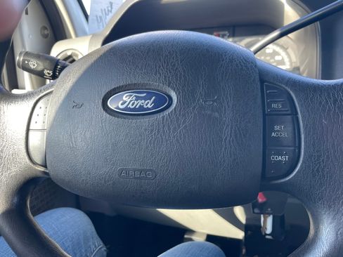 Used 2011 Ford E-350 and Econoline 350 XLT image 8