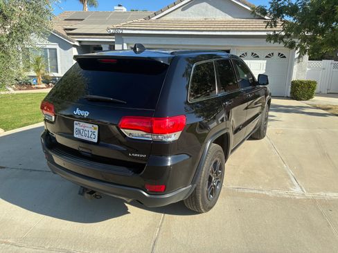 Used 2017 Jeep Grand Cherokee Laredo image 11