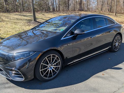 Used 2022 Mercedes-Benz EQS 580 4MATIC Sedan image 2