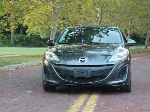 Used 2011 MAZDA MAZDA3 i Touring FWD image 4