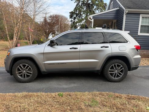 Used 2018 Jeep Grand Cherokee Limited image 4