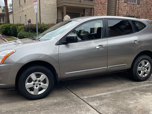 Used 2011 Nissan Rogue S image 2