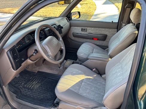 Used 2000 Toyota Tacoma 2WD Xtracab image 9