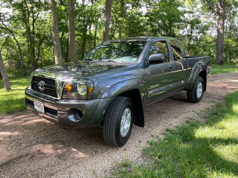 Used 2011 Toyota Tacoma PreRunner w/ SR5 Pkg #2 image 1