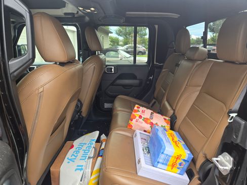 Used 2020 Jeep Gladiator Overland image 16