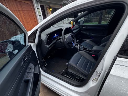 Used 2024 Volkswagen Golf R image 10