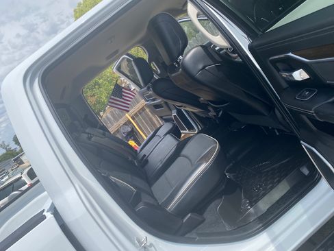 Used 2023 RAM 2500 Laramie AWD/4WD image 5