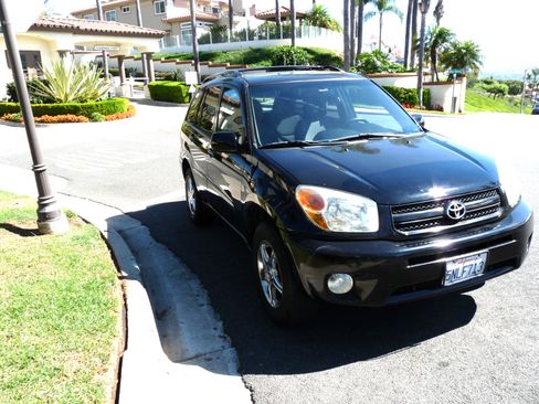 Used 2005 Toyota RAV4 2WD w/ "L" Pkg image 4