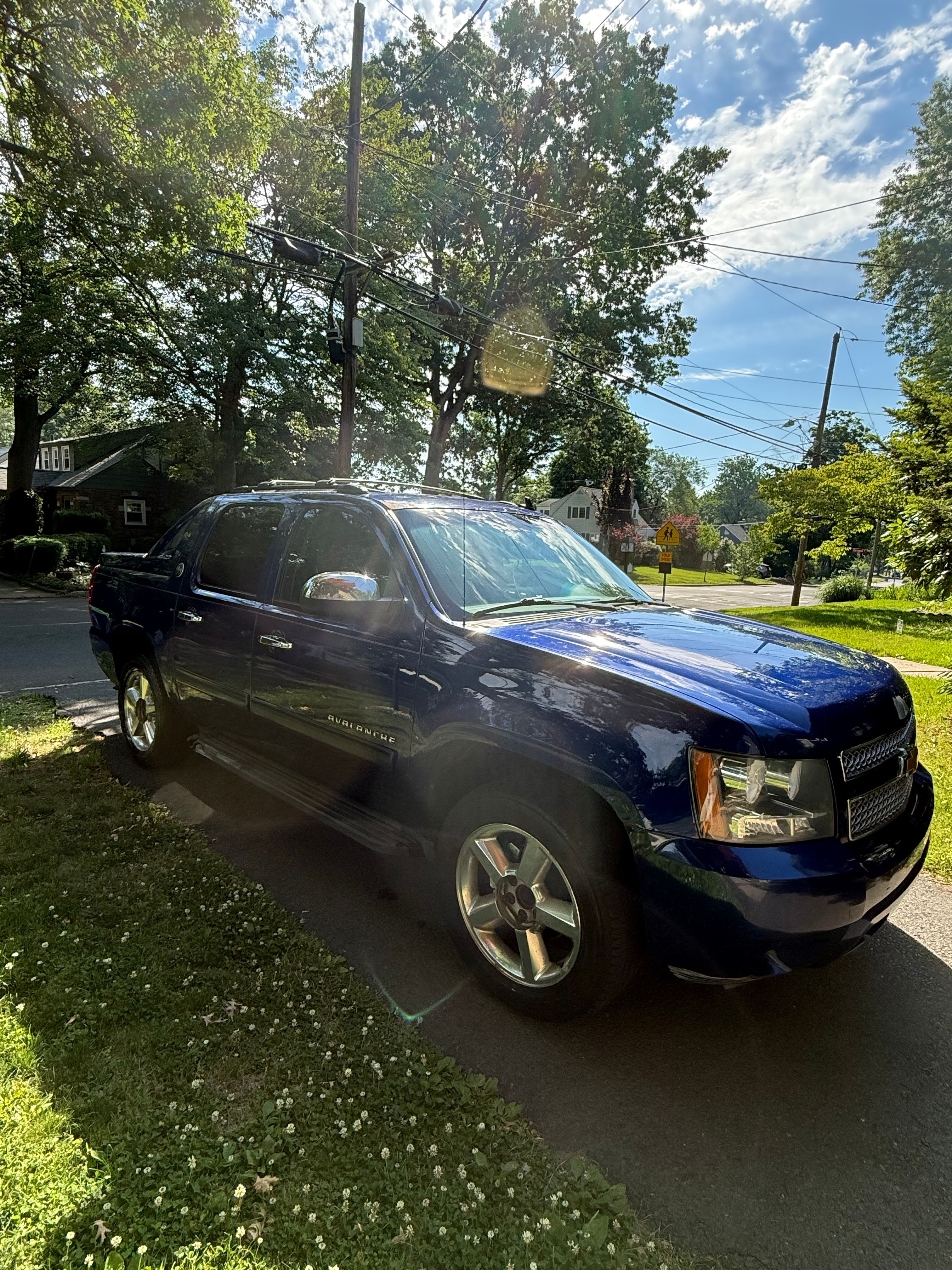 Used 2013 Chevrolet Avalanche LT w/ All-Star Edition AWD/4WD image 2