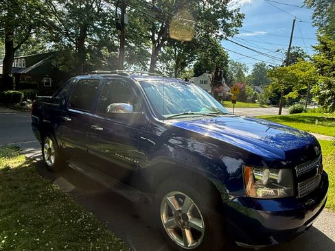 Used 2013 Chevrolet Avalanche LT w/ All-Star Edition AWD/4WD image 2