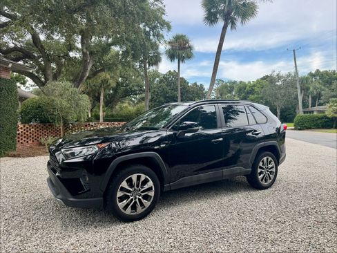 Used 2019 Toyota RAV4 Limited w/ Cold Weather Package FWD image 4