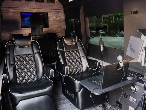 Used 2018 Mercedes-Benz Sprinter 3500 image 6