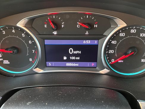 Used 2020 Chevrolet Traverse LT w/ Driver Confidence II Package FWD image 10