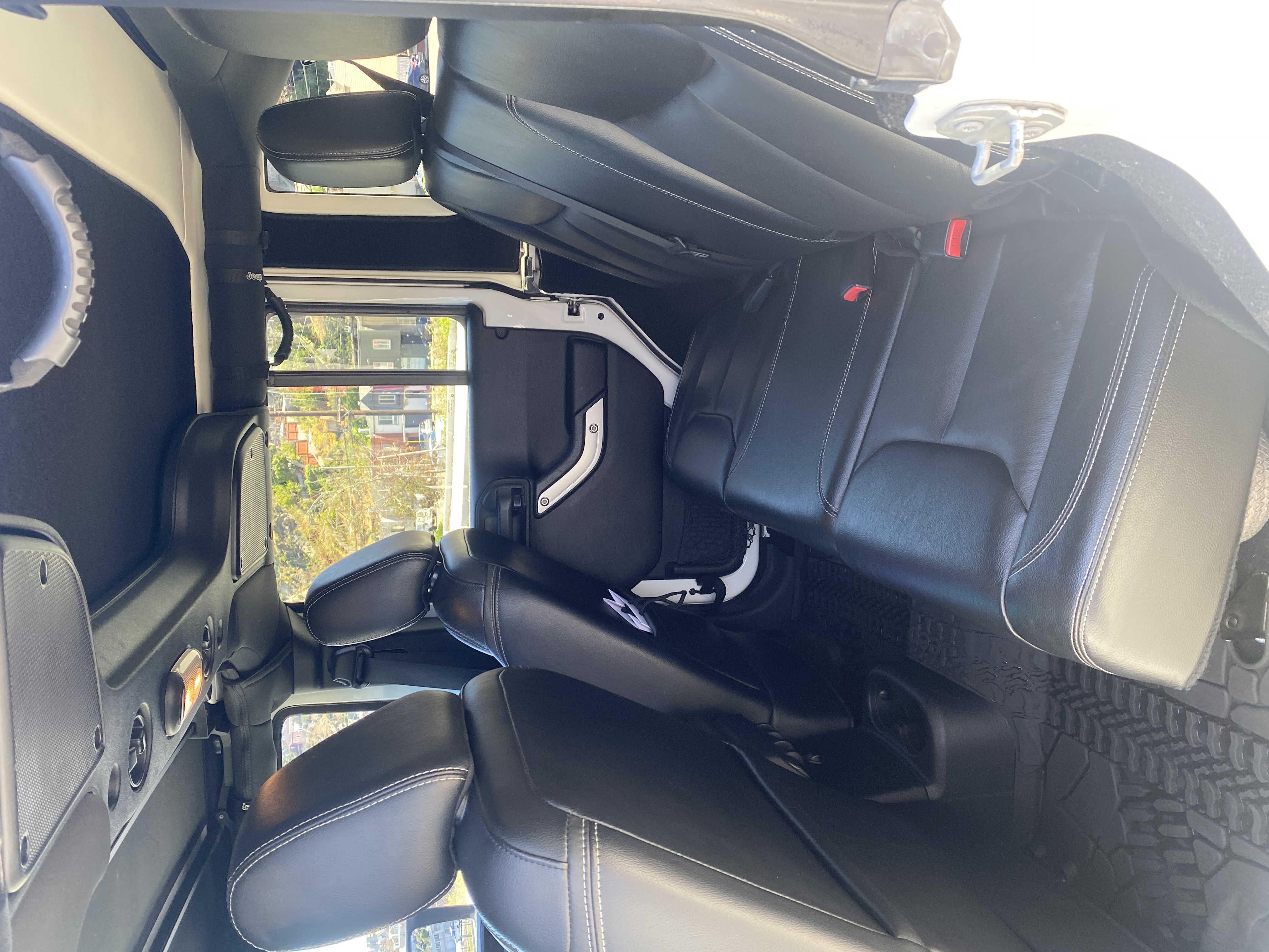 Used 2016 Jeep Wrangler Unlimited Rubicon w/ Connectivity Group AWD/4WD image 15