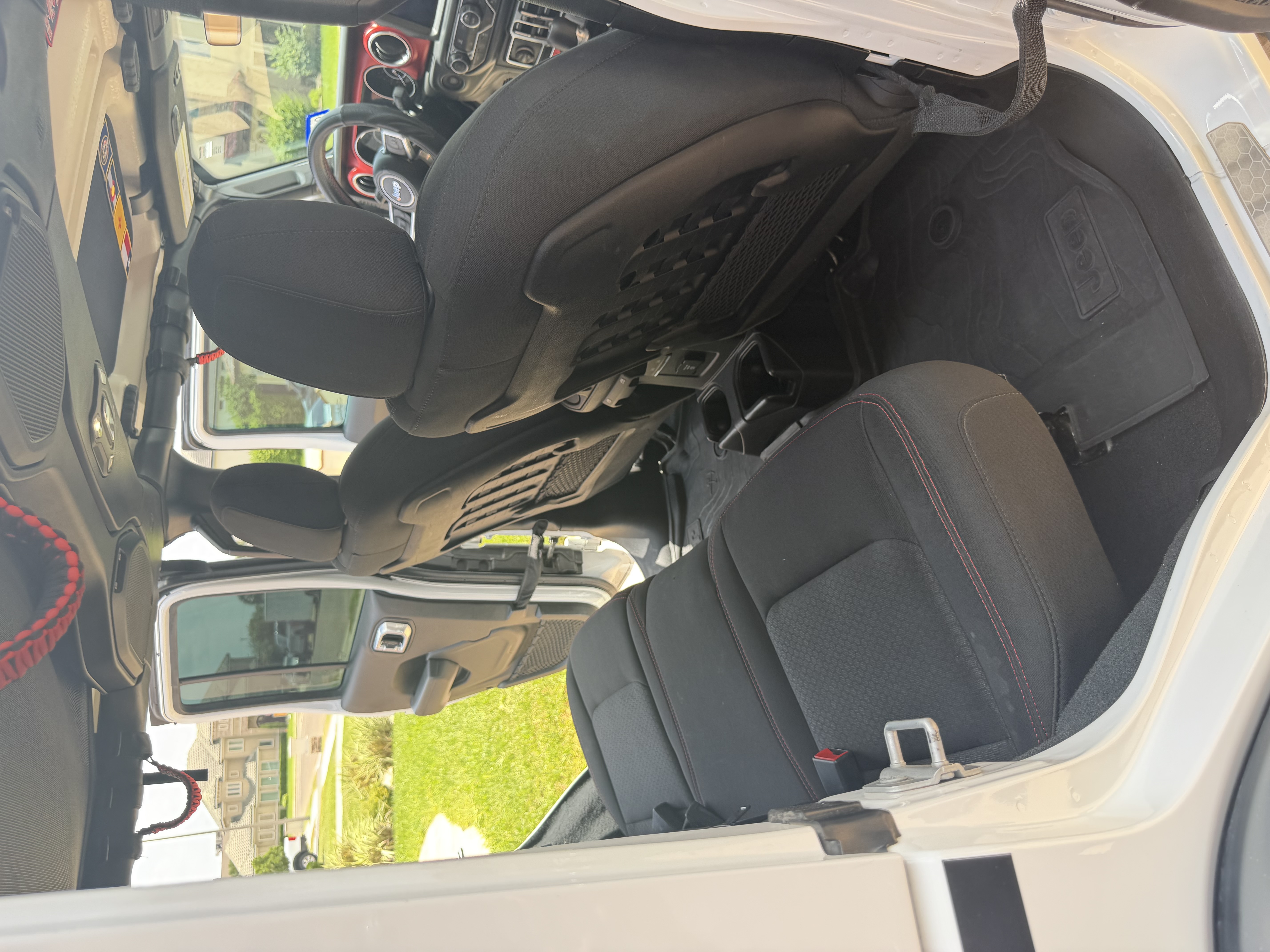 Used 2022 Jeep Wrangler Unlimited Rubicon w/ LED Lighting Group AWD/4WD image 18