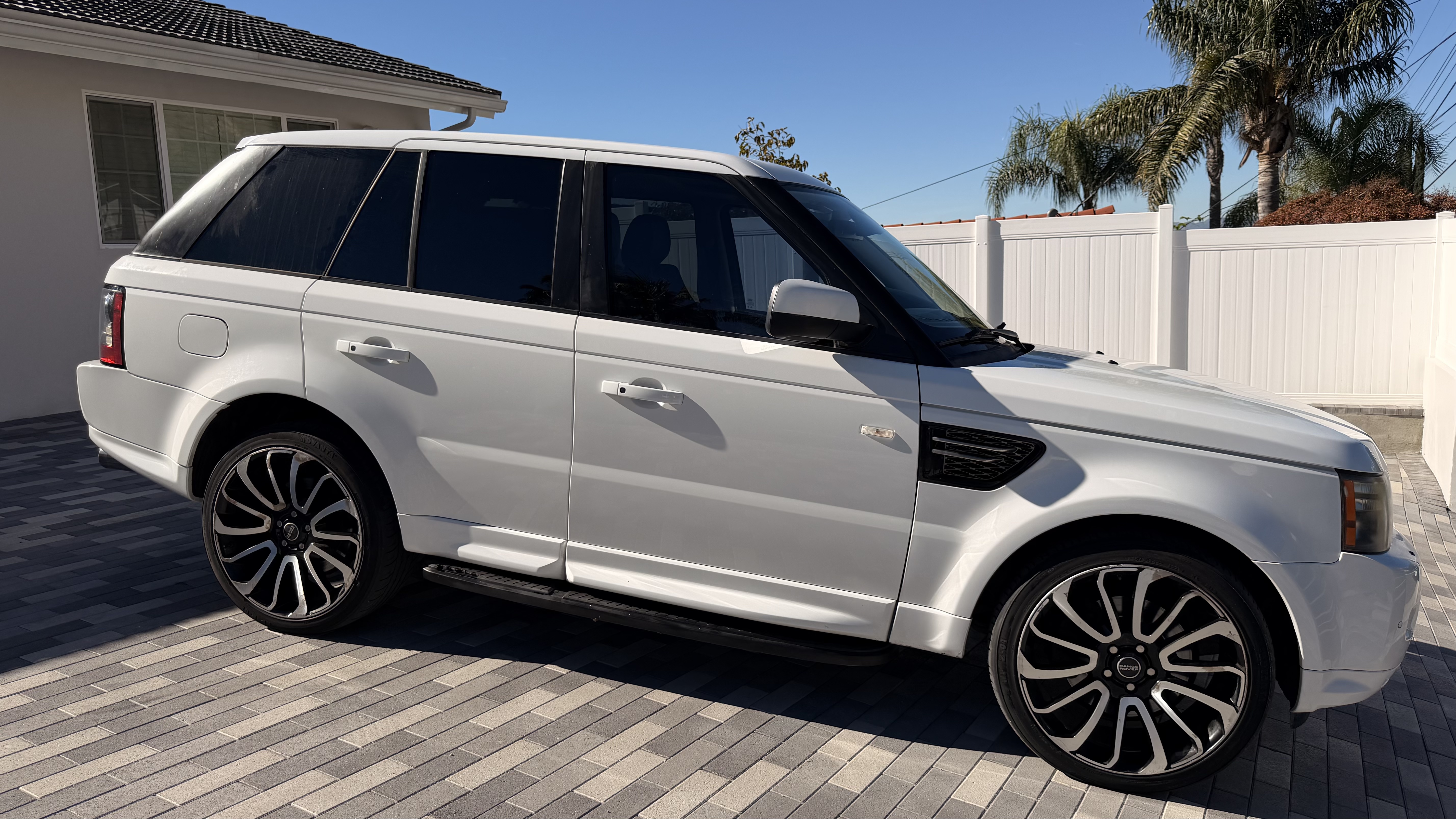 Used 2012 Land Rover Range Rover Sport HSE AWD/4WD image 28