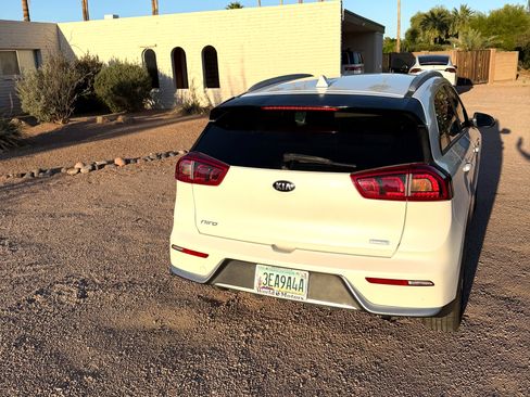 Used 2019 Kia Niro LX image 4