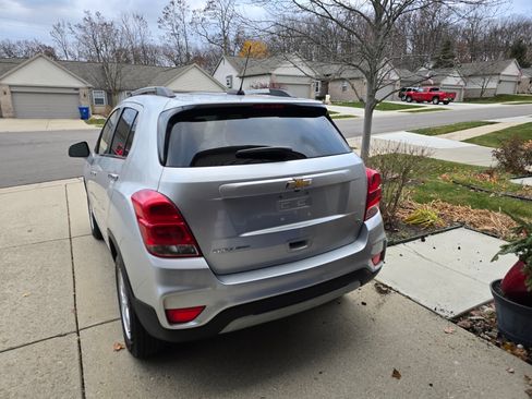 Used 2019 Chevrolet Trax LT w/ LT Convenience Package image 5