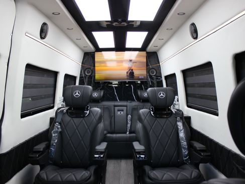 Used 2024 Mercedes-Benz Sprinter 2500 image 14