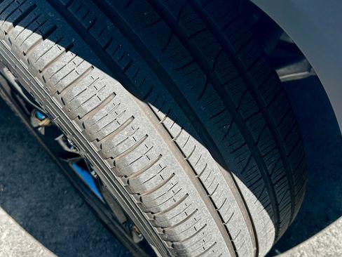 Used 2024 Jeep Grand Cherokee Limited w/ Luxury Tech Group II image 17