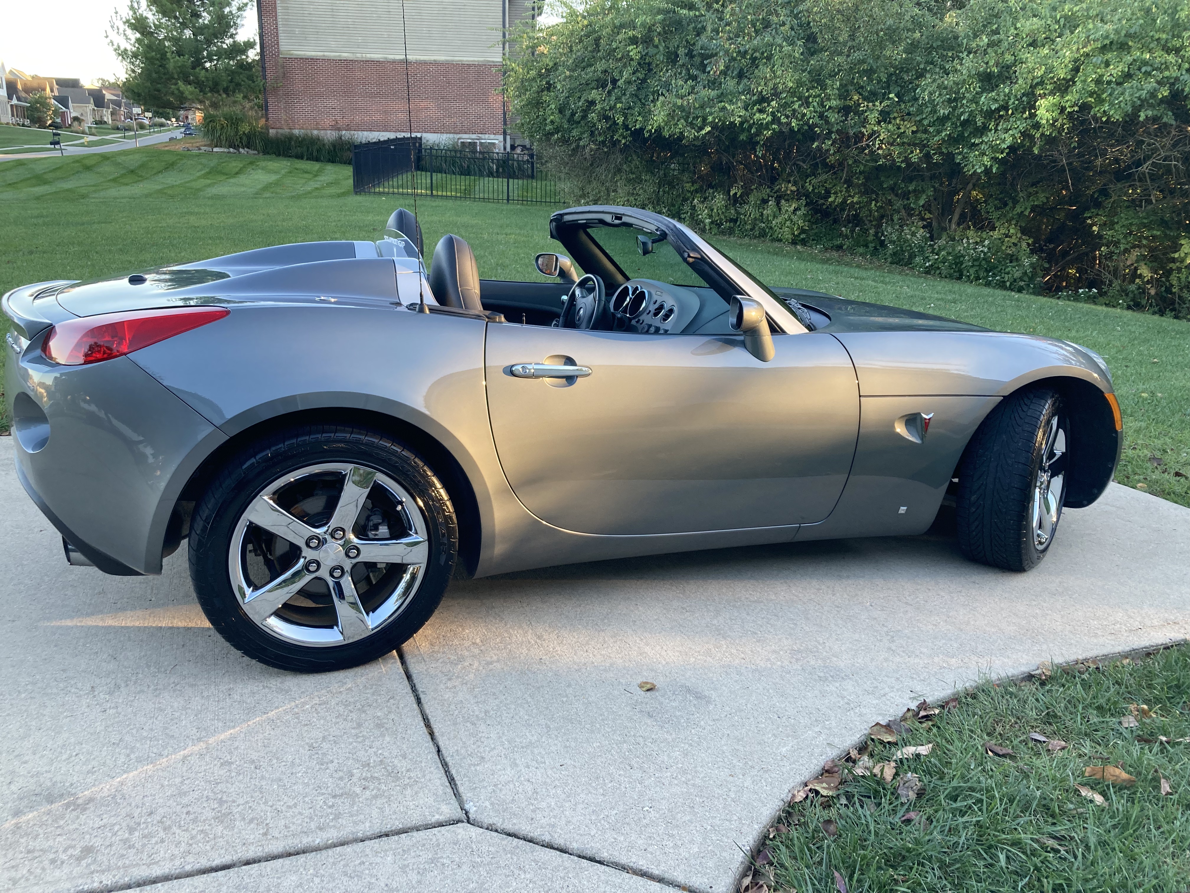 Used 2007 Pontiac Solstice GXP w/ Premium Package RWD image 8