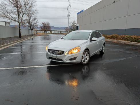 Used 2012 Volvo S60 T5 image 2