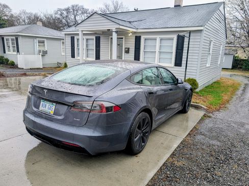 Used 2022 Tesla Model S Plaid image 2