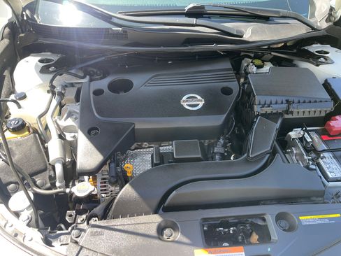 Used 2014 Nissan Altima 2.5 SV w/ Convenience Package FWD image 6