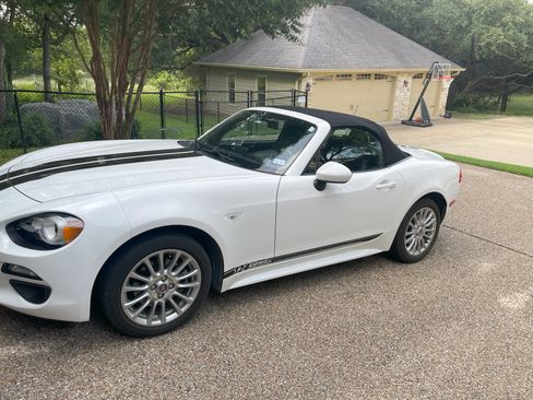 Used 2017 FIAT 124 Spider Classica image 4