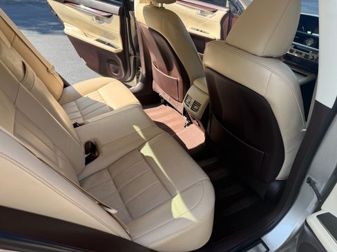 Used 2017 Lexus ES 350 w/ Luxury Package FWD image 12