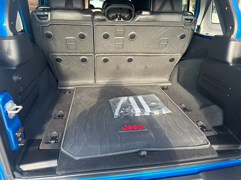 Used 2024 Jeep Wrangler Unlimited Rubicon w/ Convenience Group image 13