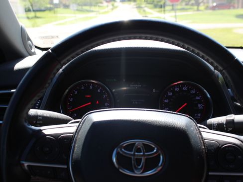 Used 2018 Toyota Camry XSE image 19