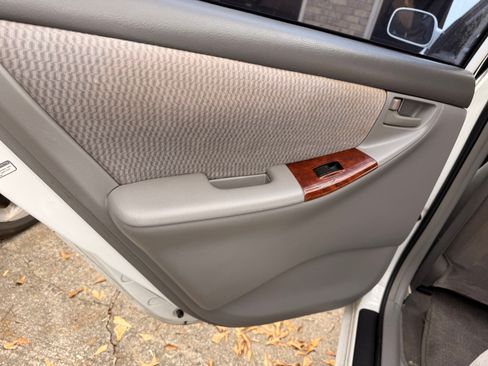 Used 2005 Toyota Corolla CE image 13