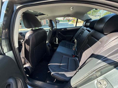 Used 2017 Volkswagen Jetta SE FWD image 13