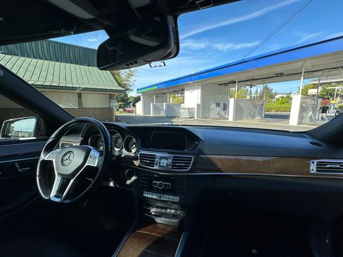 Used 2014 Mercedes-Benz E 350 4MATIC Sedan image 15