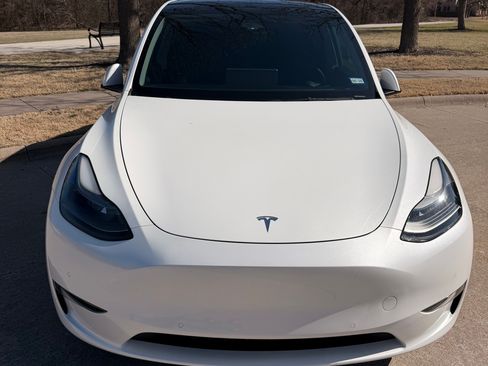 Used 2022 Tesla Model Y Performance image 8