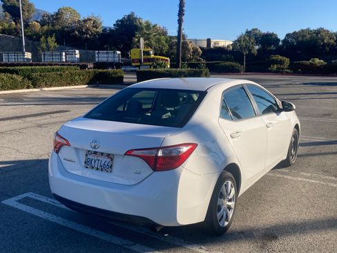 Used 2015 Toyota Corolla LE image 4