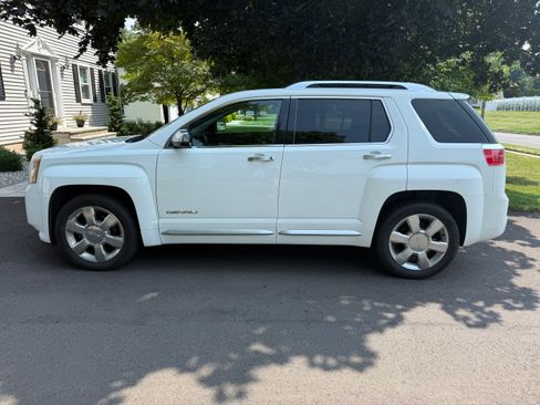 Used 2015 GMC Terrain Denali AWD/4WD image 2