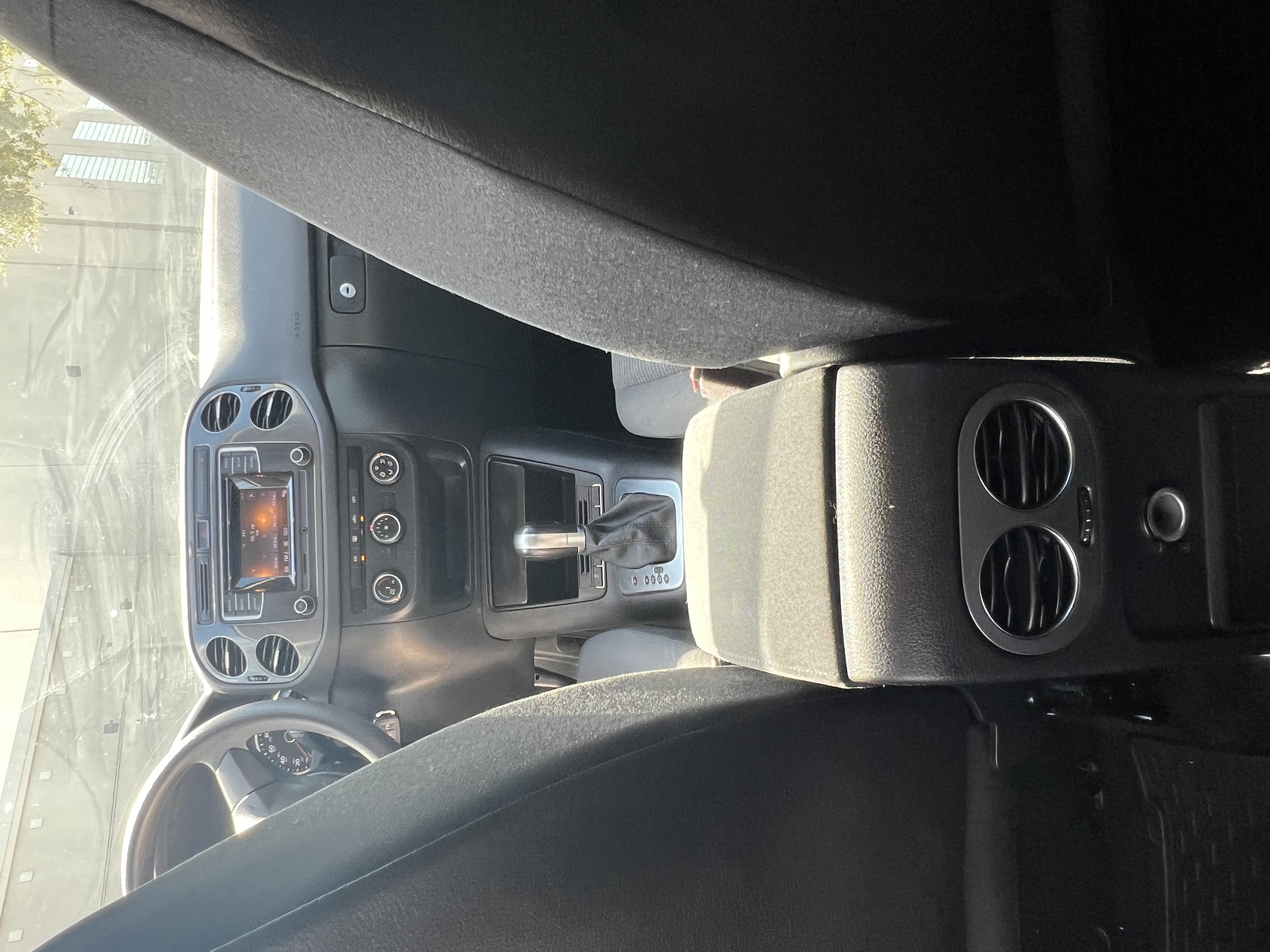 Used 2017 Volkswagen Tiguan S FWD image 10